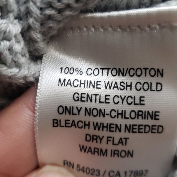 Old Navy V neck slip on knitted sweater - Picture 10 of 10